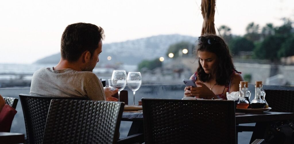 Navigating First Dates With Finesse: 8 Hilarious Blunders That Can